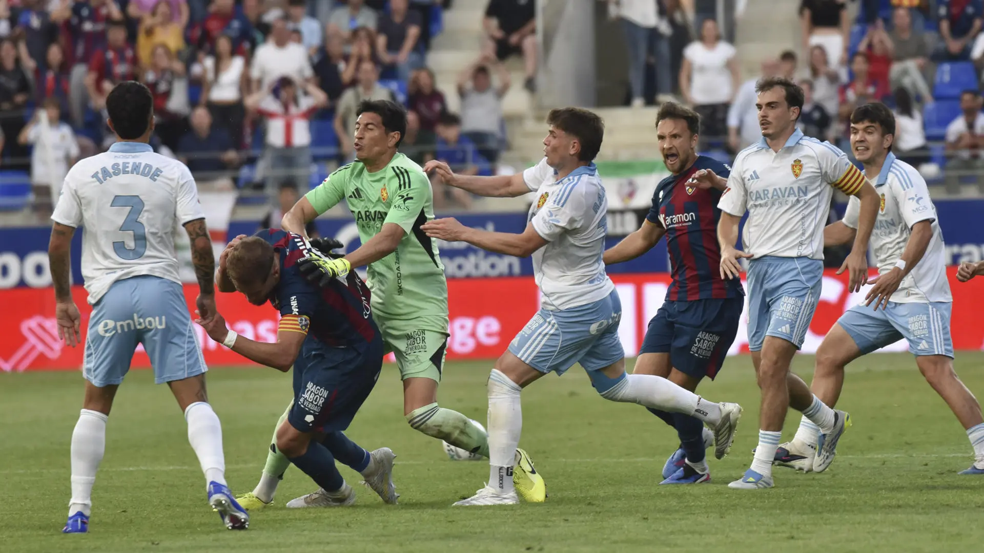 Sanción histórica a Andrada, portero del Zaragoza: 13 partidos de suspensión por su puñetazo a Pulido