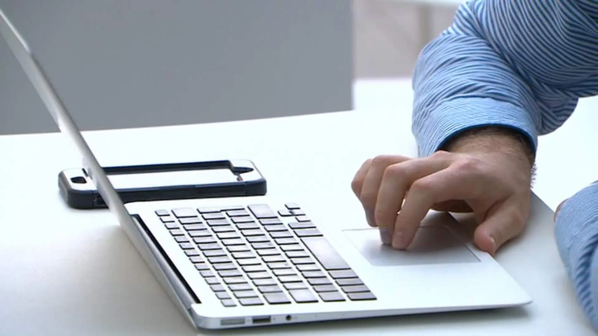 Verifactu y la factura electrónica: así quedan las fechas claves críticas para autónomos