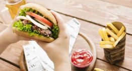 Un estudio demuestra que logotipos y anuncios de comida rápida captan la atención incluso sin hambre