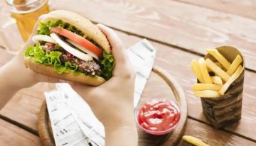 Un estudio demuestra que logotipos y anuncios de comida rápida captan la atención incluso sin hambre