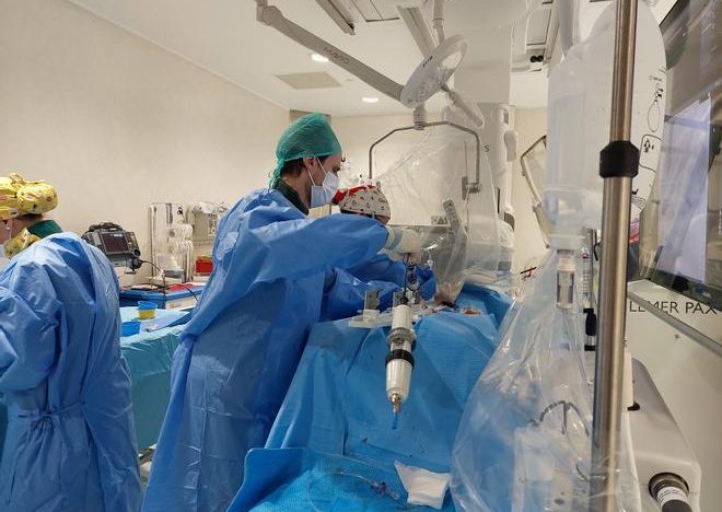 Sant Pau, primer hospital de Catalunya en recambiar la válvula mitral del corazón con una cirugía mínimamente invasiva