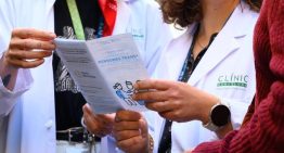 El Clínic publica una guía para atender a las personas trans: «El profesional debe dirigirse al paciente por su género sentido, aunque no sea el mismo que el de la tarjeta sanitaria»