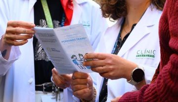 El Clínic publica una guía para atender a las personas trans: «El profesional debe dirigirse al paciente por su género sentido, aunque no sea el mismo que el de la tarjeta sanitaria»