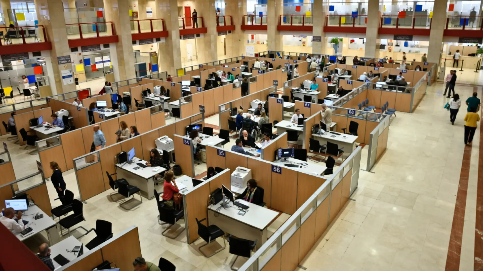 Los funcionarios del Estado estrenan la jornada de 35 horas: afectados, excluidos y la letra pequeña de la norma