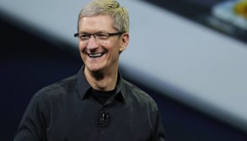 ¿De cuánto es la fortuna de Tim Cook, el CEO que deja Apple tras 15 años al frente de la empresa?