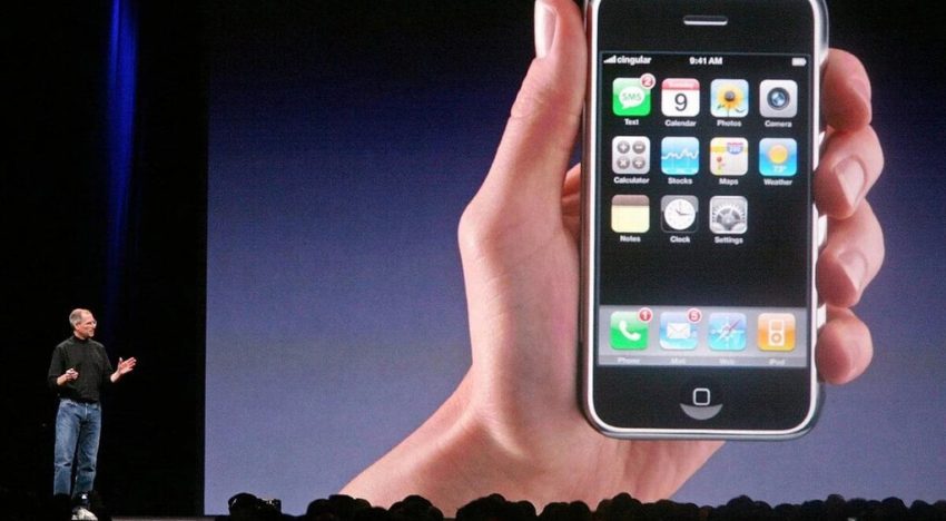 El método que usó Steve Jobs para crear el iPhone se basó en una regla muy sencilla