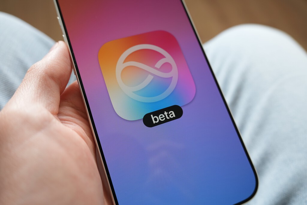 Han hecho falta dos años para reconstruir Siri. La paradoja es que llegará en fase beta y con un botón para volver a la versión antigua