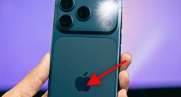 La «magia» de Apple resumida en una función: tocar la manzana del iPhone para que se encienda la linterna
