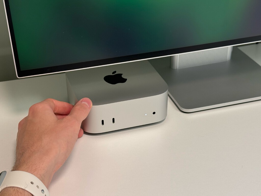 Apple tiene un problema por culpa de la IA. Uno de los Mac más baratos ha pagado el pato (o más bien, lo pagaremos nosotros) 