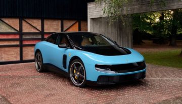 Sale a la venta el primer Ferrari diseñado por Jony Ive. Y nos recuerda a uno de sus diseños más polémicos en Apple