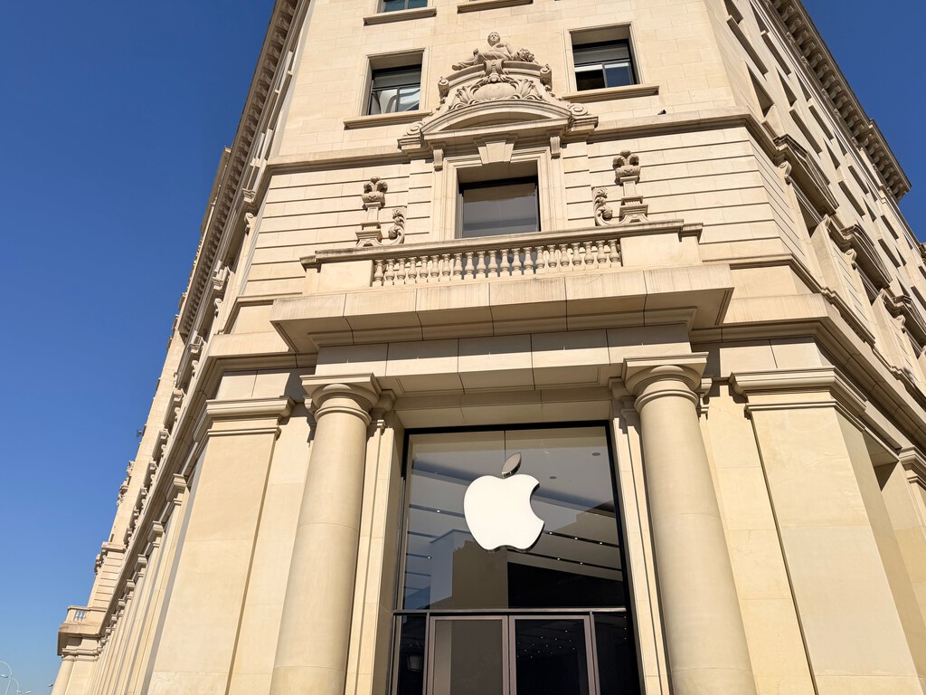 La Apple Store de Paseo de Gràcia reabre sus puertas: así ha cambiado una de las tiendas más emblemáticas de Europa