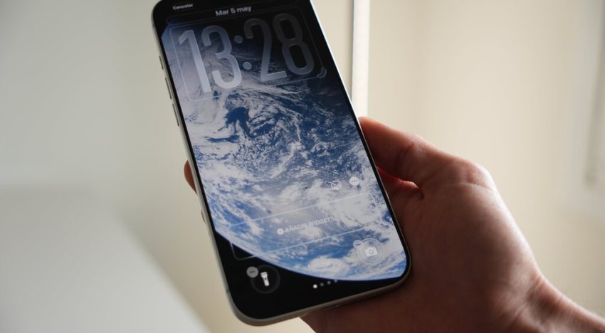 La NASA ha publicado 12.000 imágenes de la misión Artemis. He adaptado mis favoritas como wallpaper para el iPhone