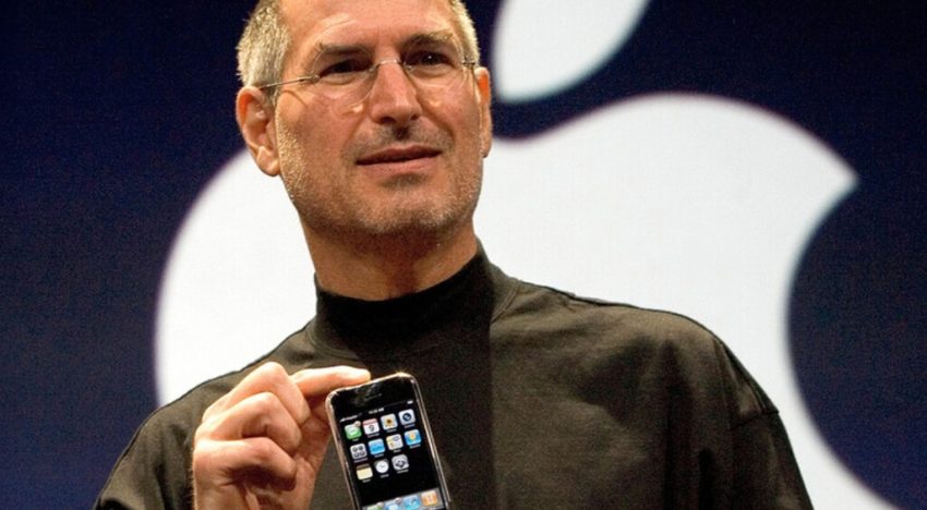 Un par de céntimos de diferencia y un «no» a Steve Jobs. El día que Intel dejó escapar el iPhone por no creer en su éxito