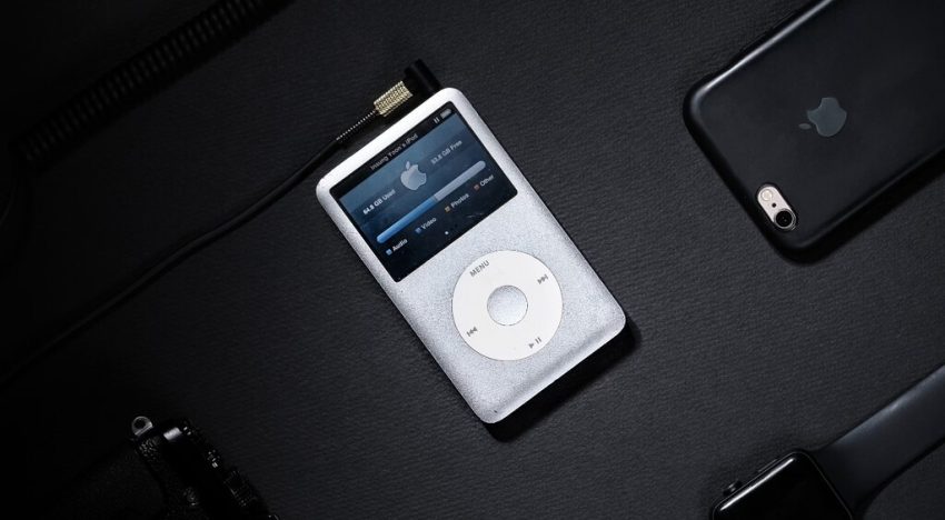 Los iPod son los nuevos vinilos. Vuelven a estar de moda, aunque con una diferencia importante: el precio