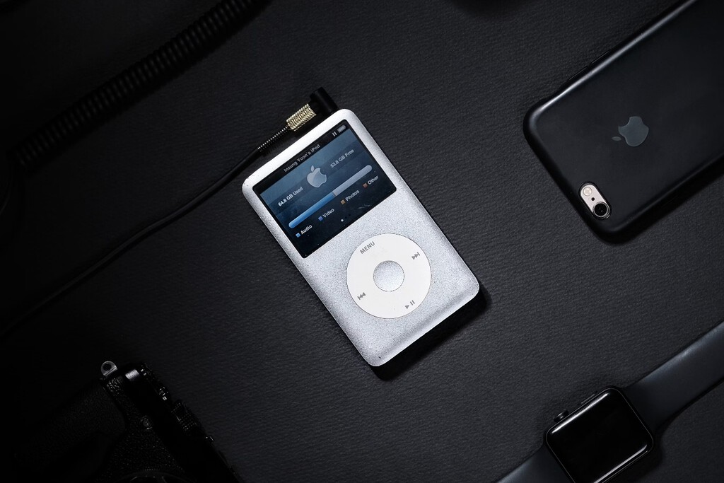 Los iPod son los nuevos vinilos. Vuelven a estar de moda, aunque con una diferencia importante: el precio 