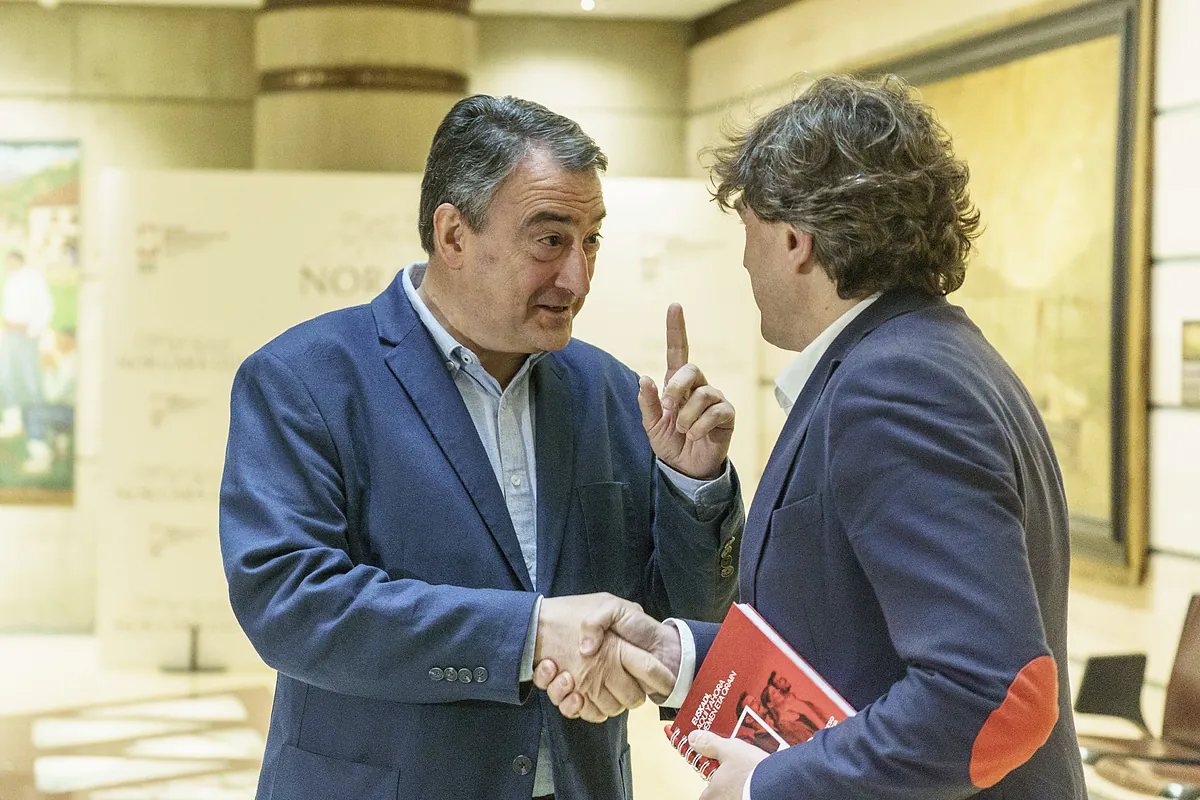 El presidente del PNV le advierte a Sánchez que «no nos vamos a callar» y acusa a los socialistas vascos de «no tener palabra»