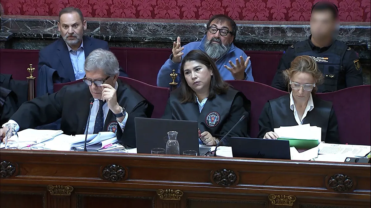 Menos lobos, Aitor