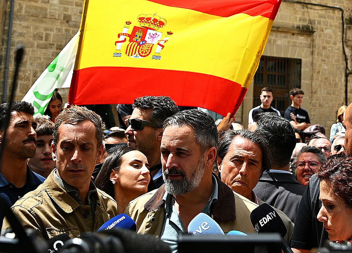 El argumentario interno de Vox sobre la prioridad nacional desafía al PP: «los españoles» «antes» que los «extranjeros que dinamitan el Estado de Bienestar»