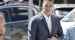 Una crisis 'obligada' para Sánchez: «Pedro no podía negarse a acoger el barco del hantavirus»