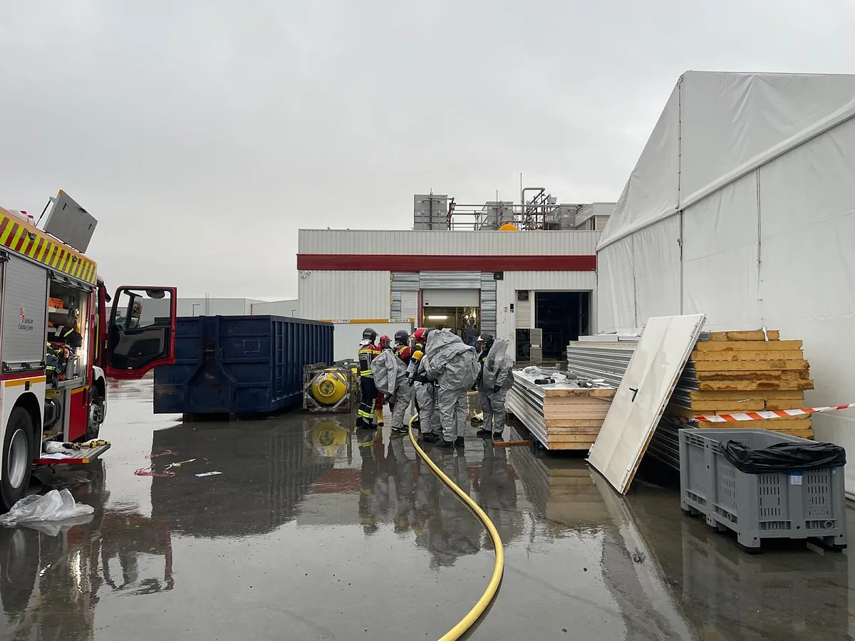 Desalojados 83 trabajadores de una empresa alimentaria de Roales del Pan (Zamora) por una fuga de amoniaco