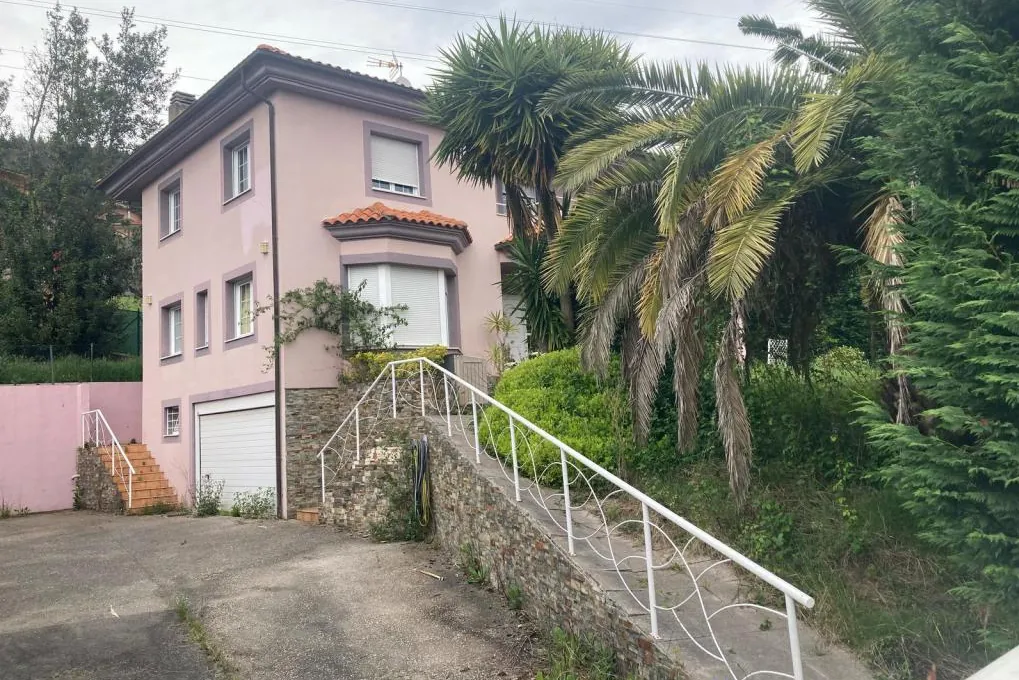 Absueltos de detención ilegal los padres que retuvieron cuatro años encerrados a sus hijos en Oviedo y sólo se les condena a dos años por violencia psíquica