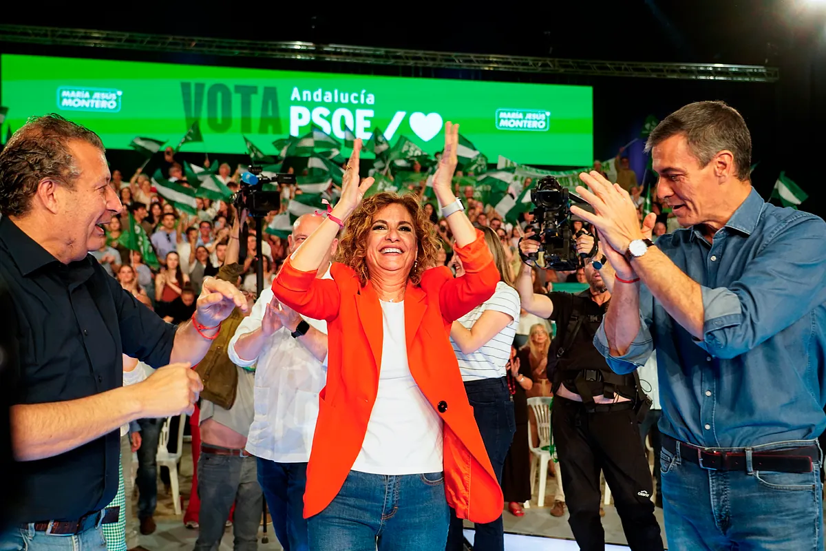 Montero remata 54 días de calvario como candidata intentando contener un fracaso histórico y Sánchez apela a la «coherencia» del votante de izquierdas