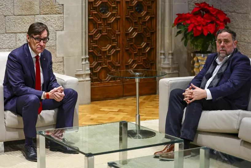 Illa y Junqueras cierran el acuerdo de los Presupuestos catalanes y lo presentarán justo después de las elecciones andaluzas