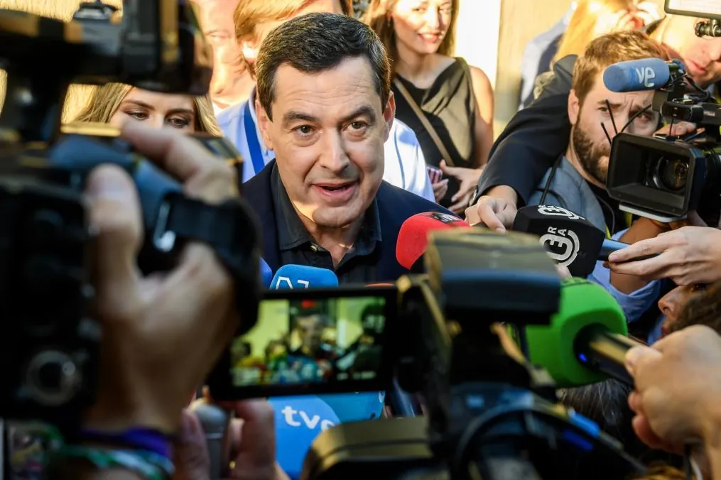 Juanma Moreno se mete en el lío