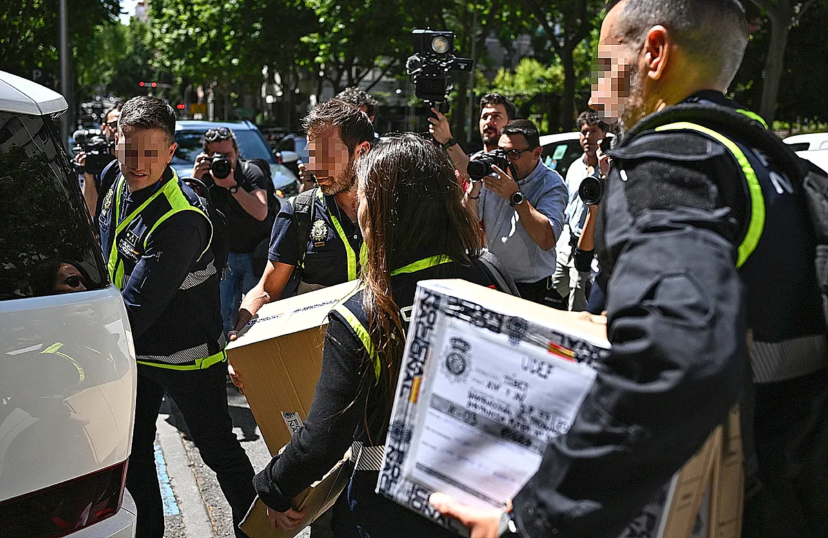 El juez sitúa a Zapatero como el «vértice» de la trama corrupta y destaca su «liderazgo estratégico»