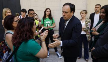 El silencio de Génova sobre el futuro del PP valenciano empieza a pasar factura interna a Llorca