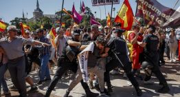 Miles de personas piden en Madrid la dimisión de Sánchez y la detención de Zapatero en una marcha apoyada por Vox y PP