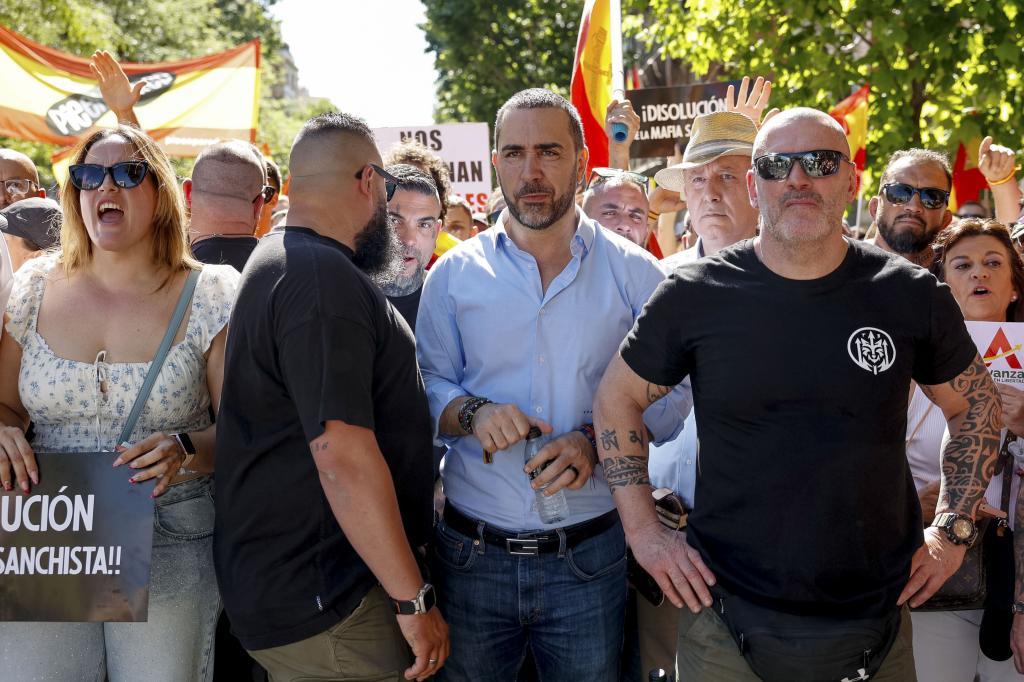 El empresario y comisionista por la compra de mascarillas en el caso Ábalos, Víctor de Aldama, en la manifestación.