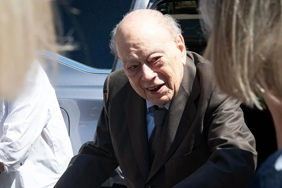 Jordi Pujol reaparece en público tras el juicio a su familia en la inauguración de una plaza en Girona