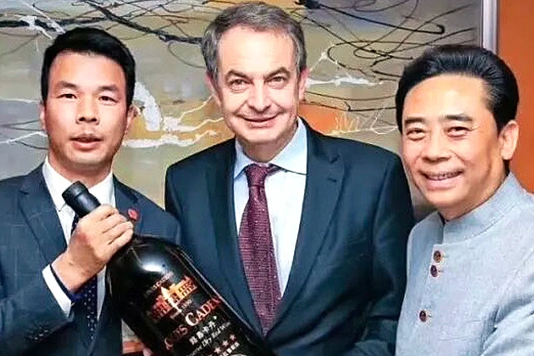 De las sonrisas y el ping pong al embargo de armas: la red china que tejió el imputado Zapatero