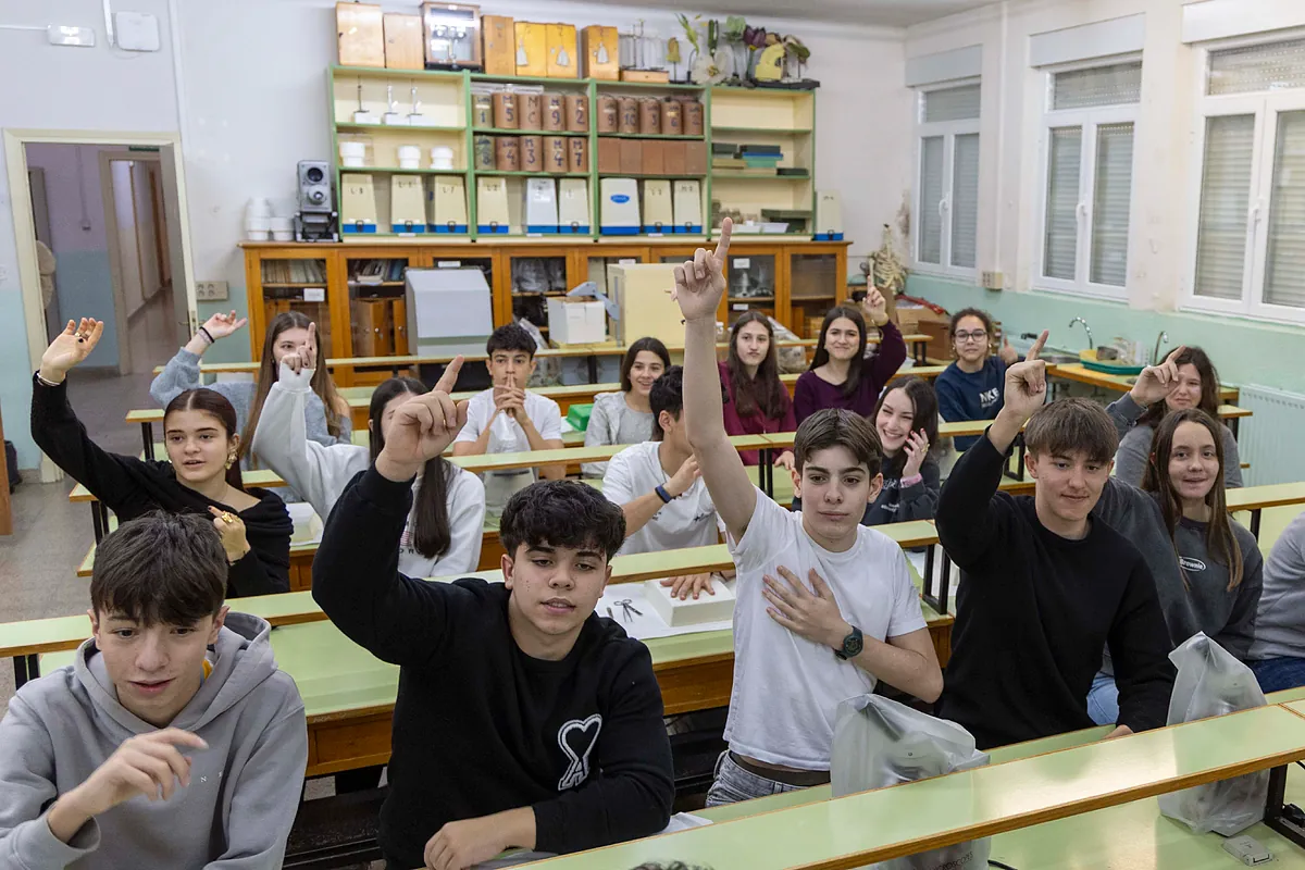Bajar el número de alumnos por aula no mejora las notas de los alumnos y cuesta 2.818 millones al año, el equivalente a las  becas