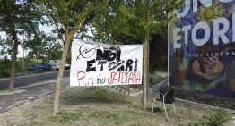 Palizas, pedradas y bates de béisbol entre los 'okupas' de izquierdas y magrebíes en Vitoria