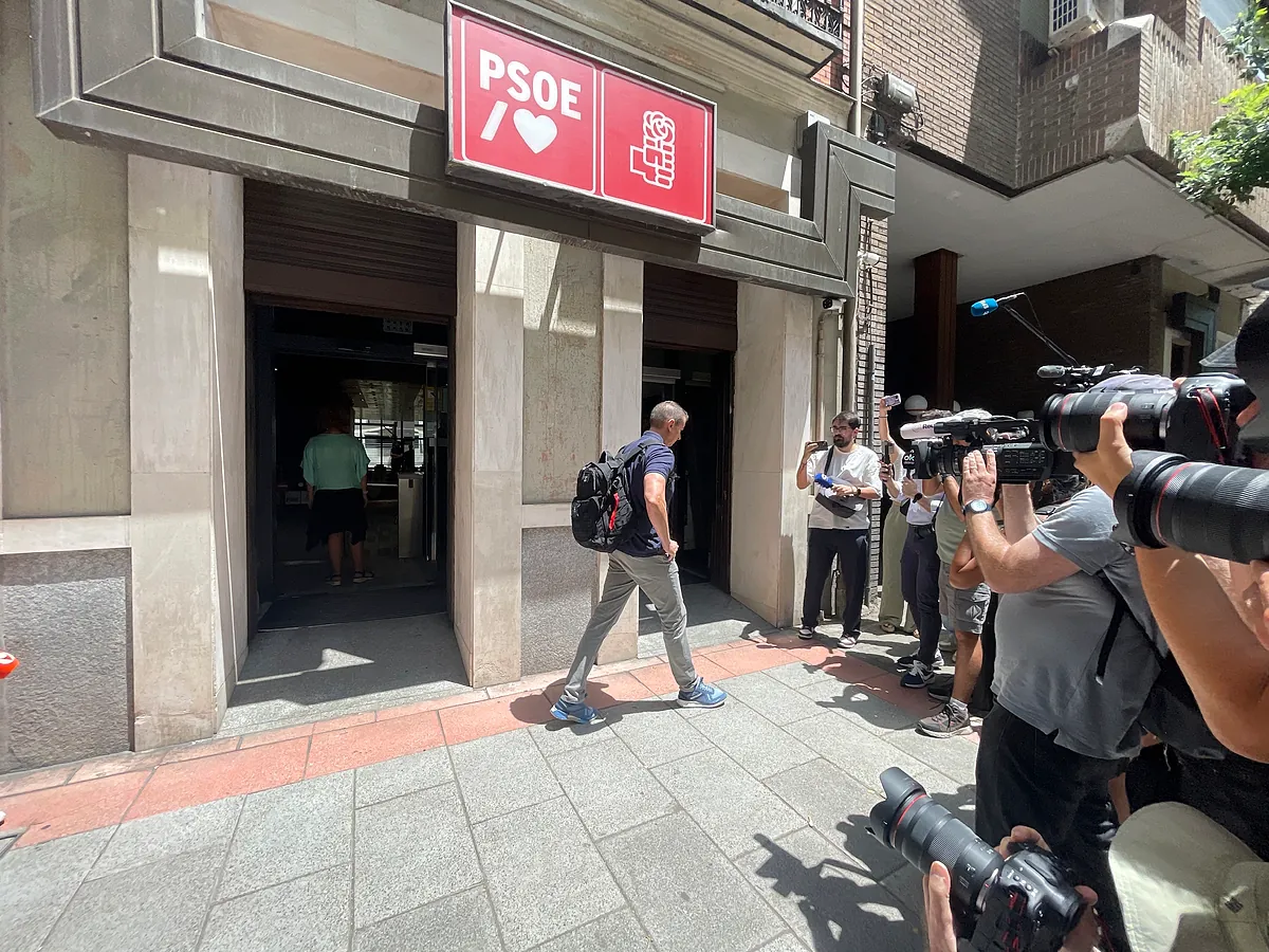 La UCO acude a Ferraz por documentación requerida en el caso de la 'fontanera del PSOE'