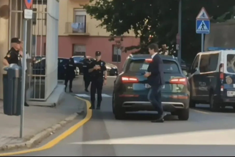 David Sánchez accede por la puerta trasera a la primera sesión de su juicio por 'enchufismo'