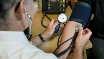 Un estudio de la UPF revela que no hablar la lengua del paciente afecta a la precisión diagnóstica y a la confianza con el médico