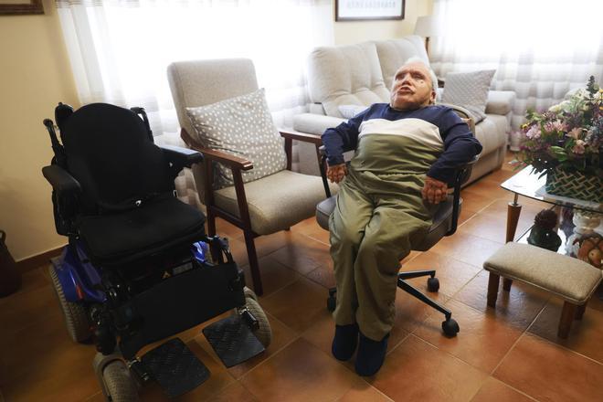 José Ángel Álvarez, con una enfermedad rara que hace que su cuerpo «encoja» sin parar: La vida nos deja sin potencia, pero no sin apetencia
