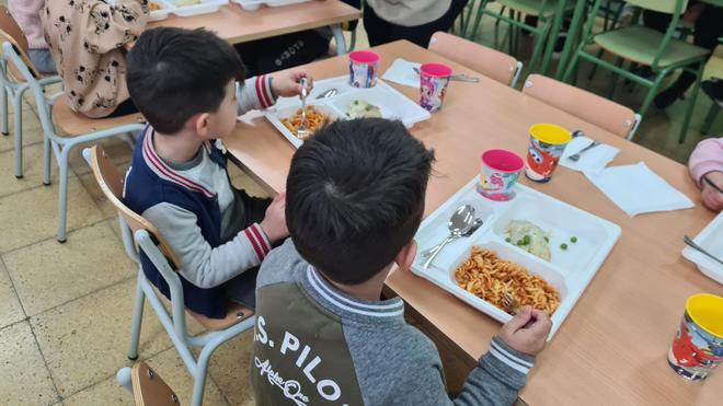 Pantallas, sedentarismo y ultraprocesados: el cóctel que dispara la obesidad infantil