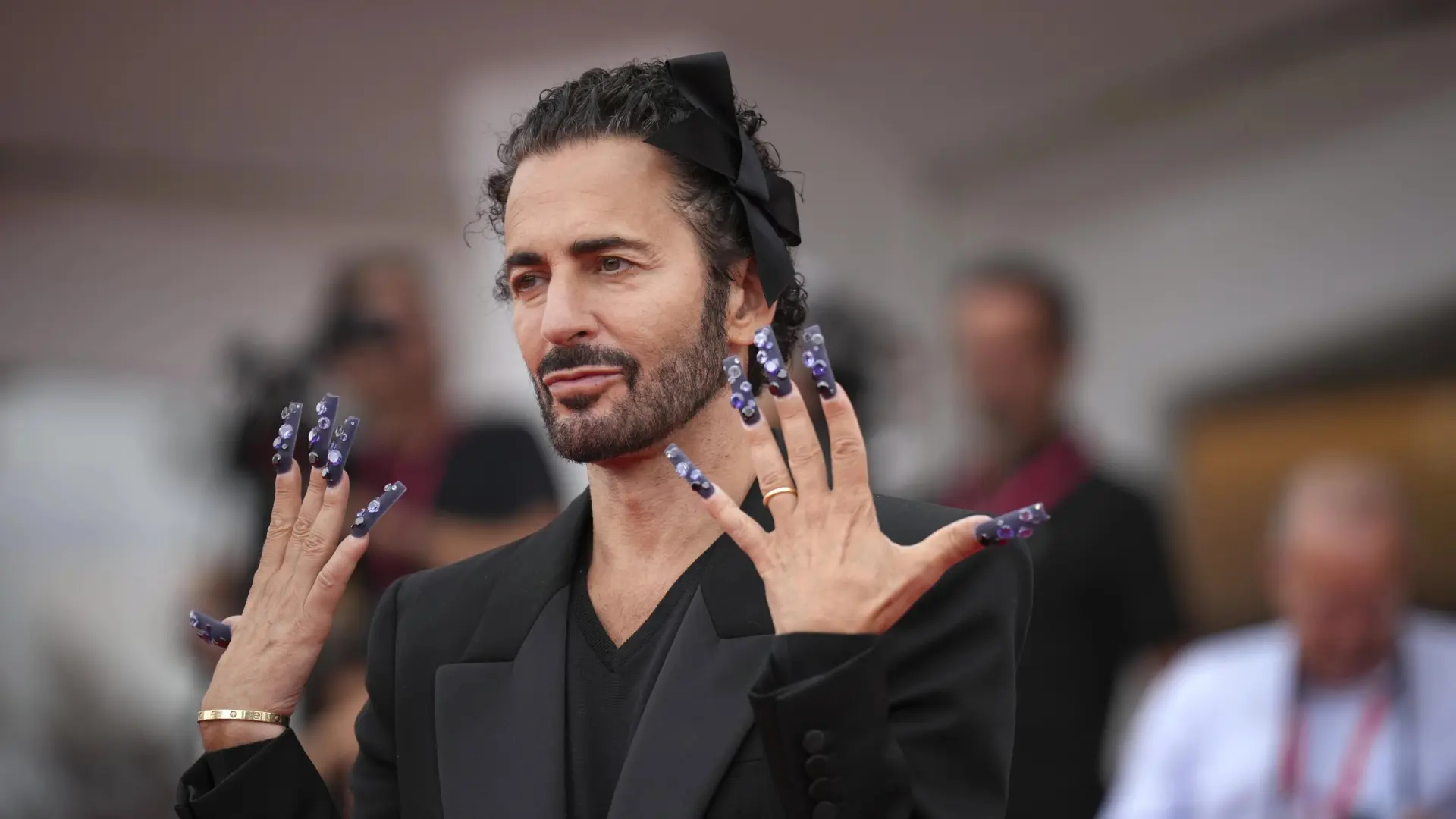 LVMH mueve ficha ante la 'crisis' del lujo: vende Marc Jacobs a los dueños de Vera Wang y DKNY