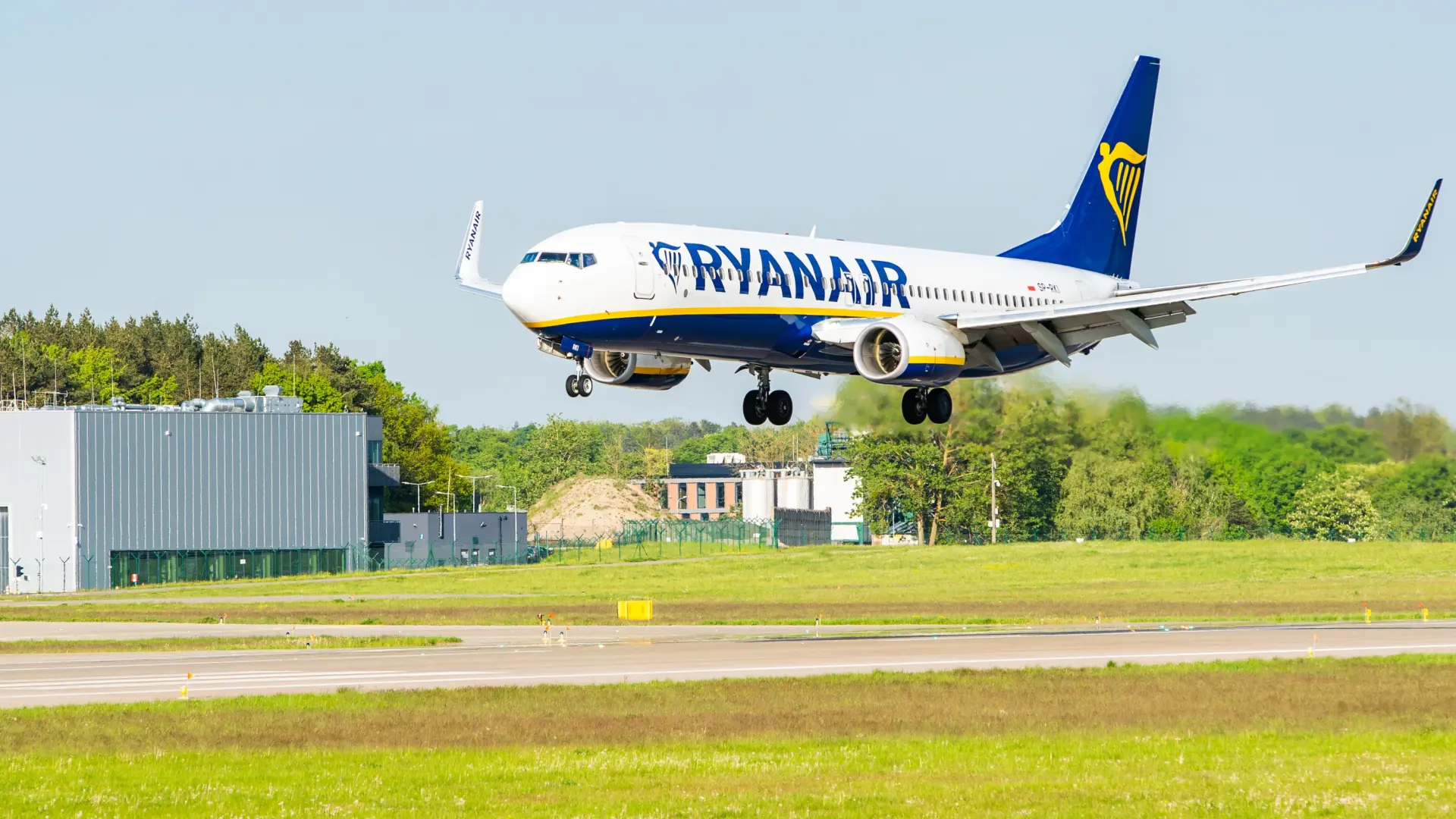 Ryanair sortea la crisis del queroseno con un beneficio récord de 2.260 millones en su año fiscal