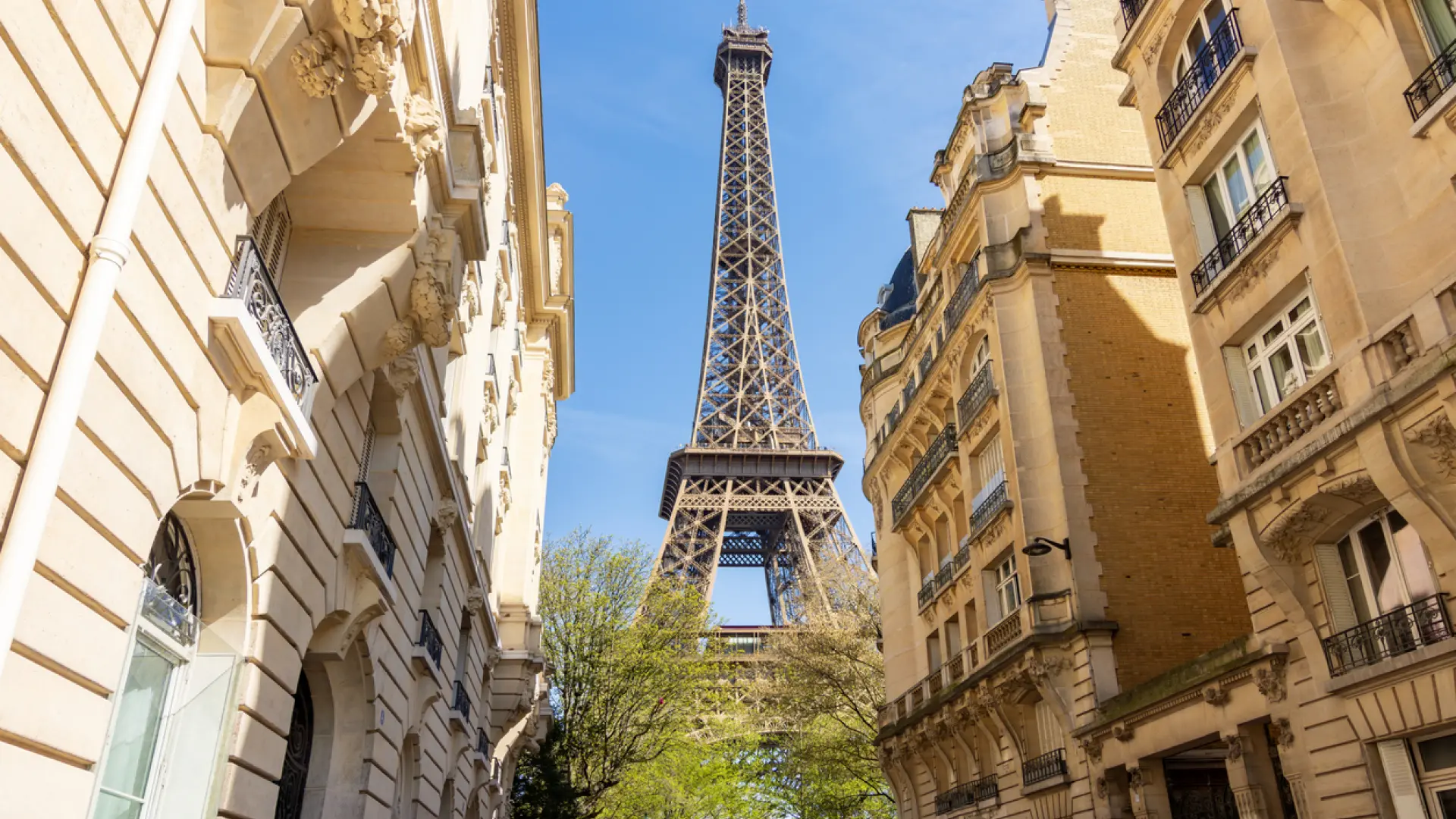 Dieciséis detenidos en una escuela de París por presuntos abusos y violencia a menores