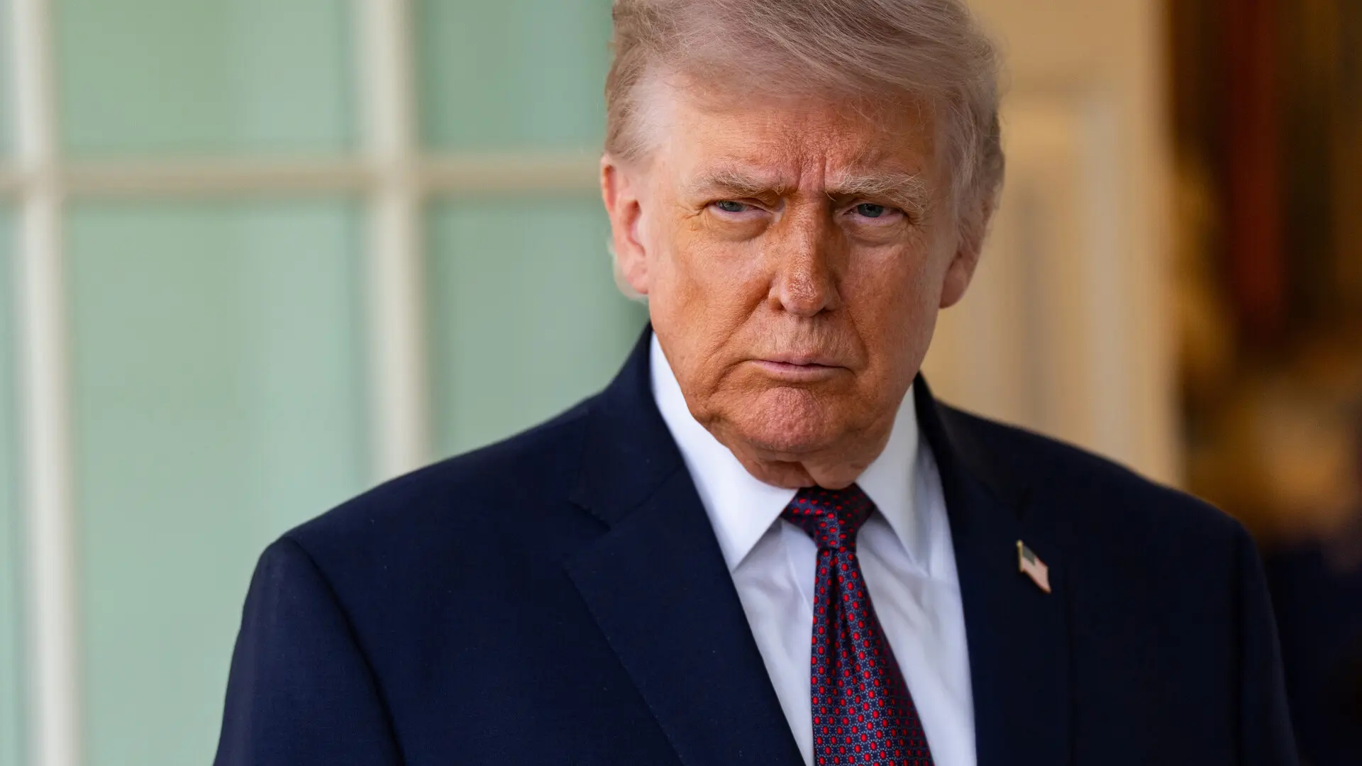 Trump acusa a la UE de incumplir el pacto comercial y subirá al 25% el arancel a los vehículos europeos
