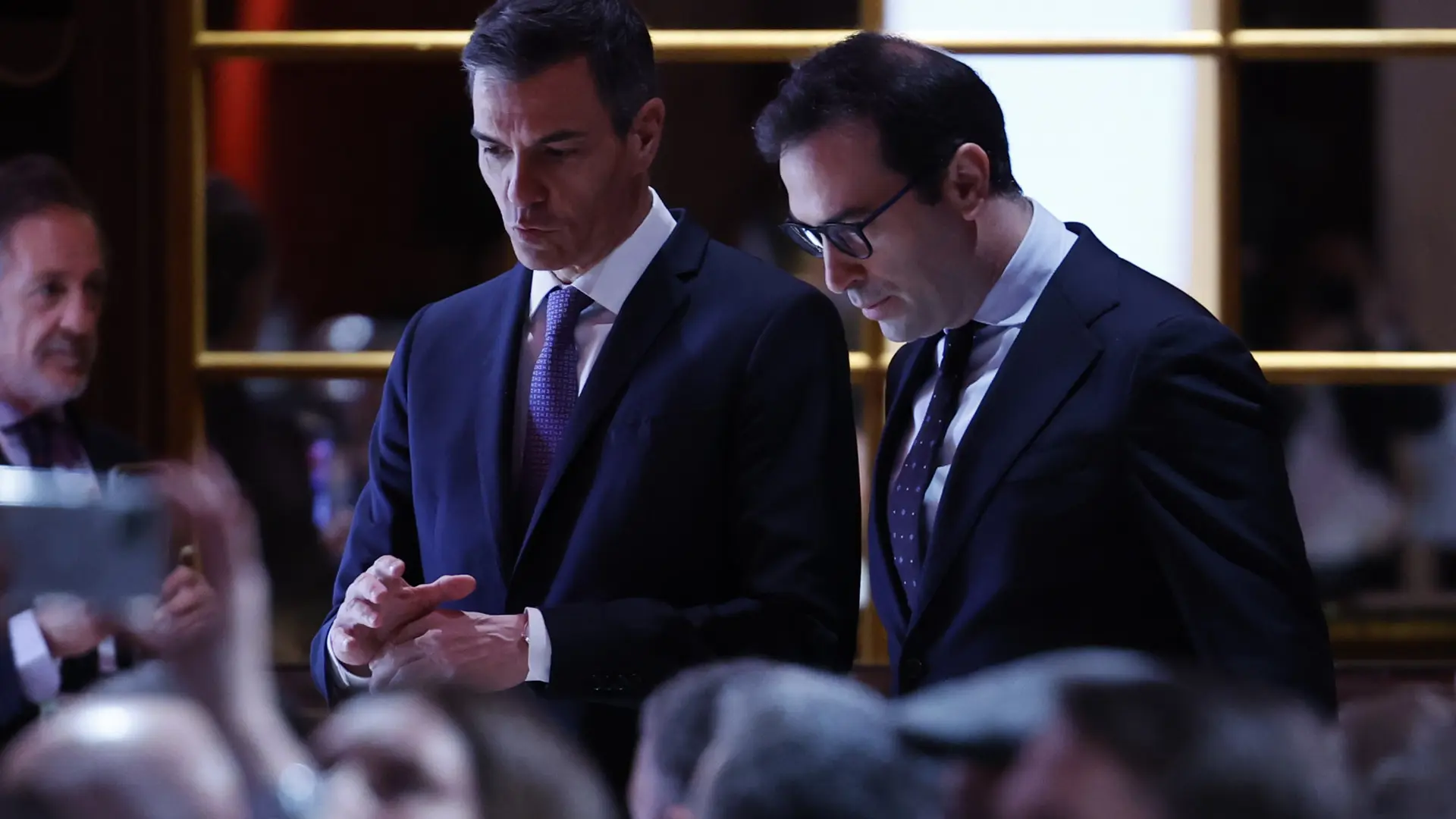 España cumplirá sus compromisos de déficit y deuda pero gastará más de lo pactado con la UE