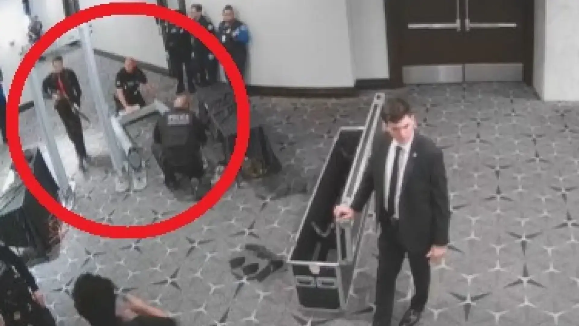 Un nuevo vídeo muestra a Cole Allen disparando a un agente durante la cena de corresponsales en la que estaba Trump