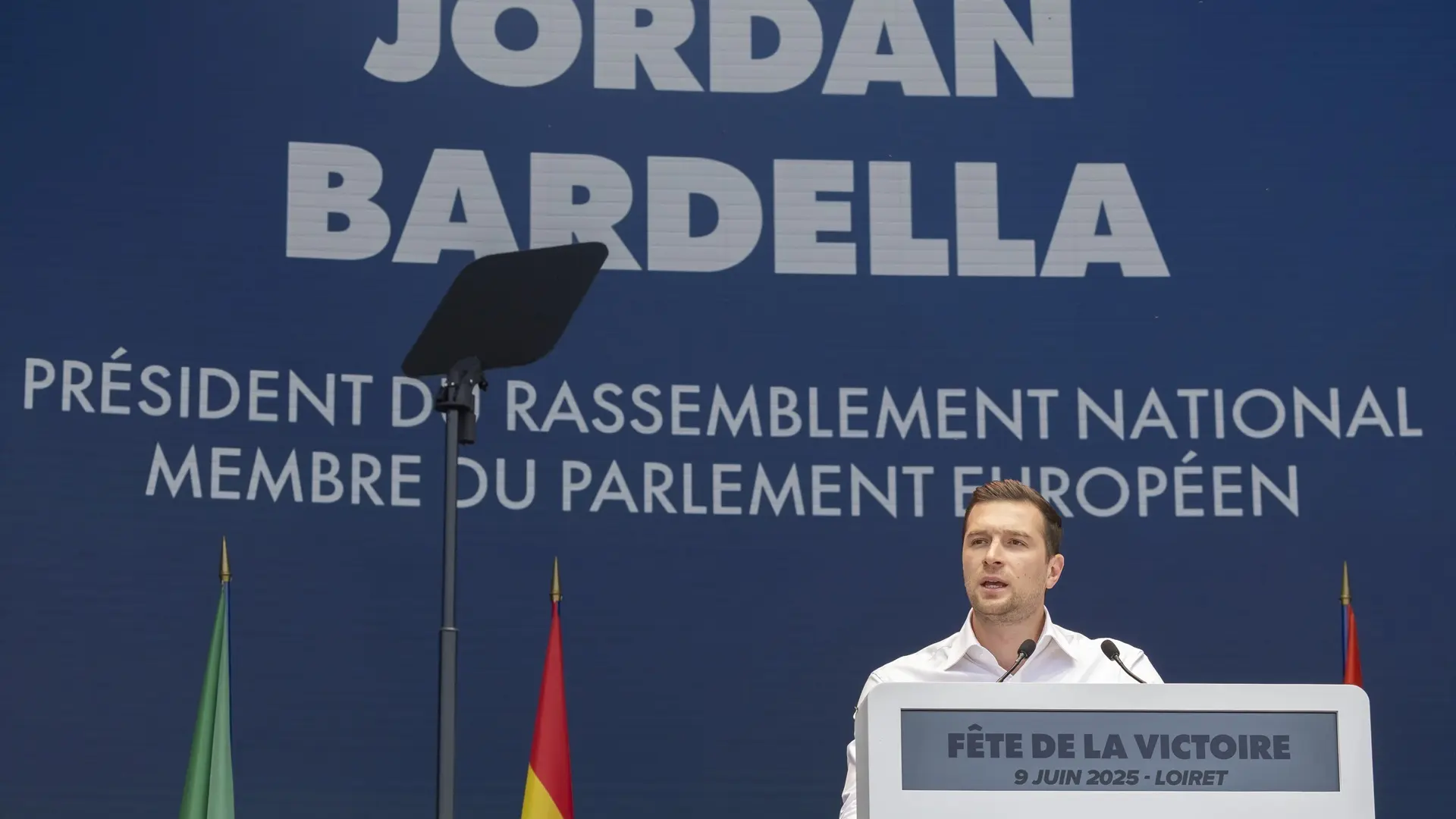 Abuchean la política migratoria de Pedro Sánchez en un mitin de la ultraderecha francesa
