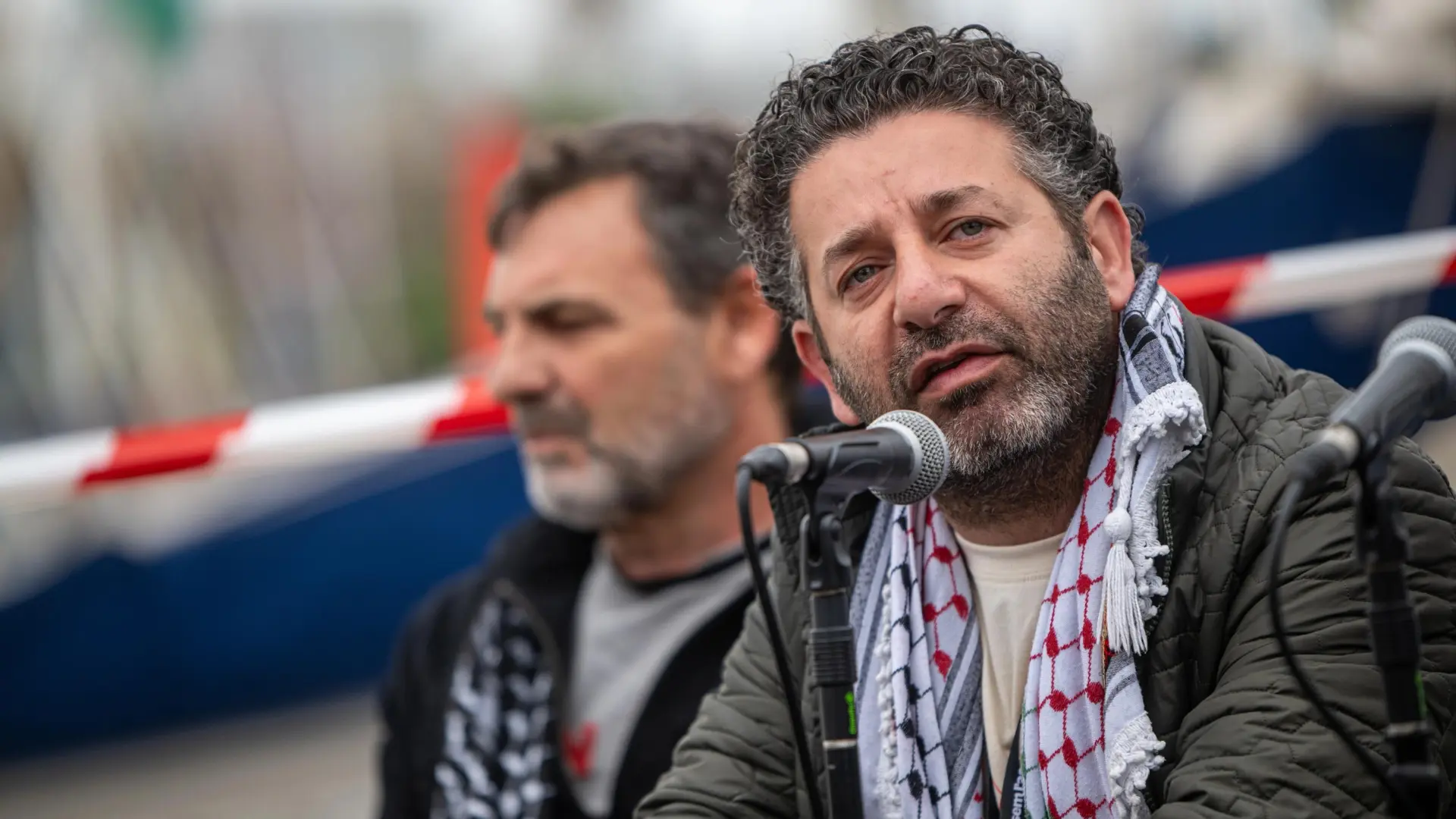 El activista palestino-español Saif Abukeshek continuará otros 6 días arrestado en Israel