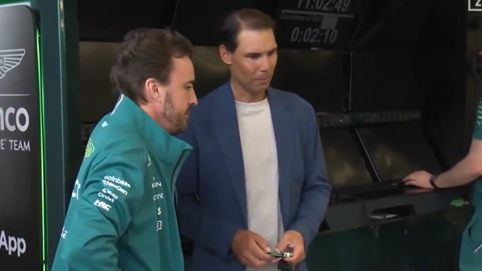 Rafa Nadal visita a Fernando Alonso en el GP de Miami: «A ver si se endereza con el cambio de reglamento»
